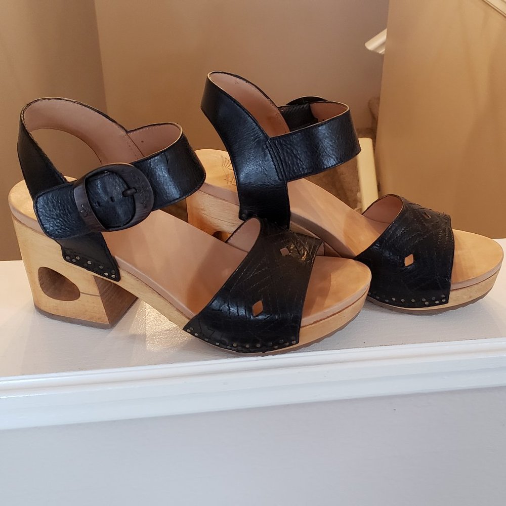 New DANSKO Womens Black Leather Platform Heels Sandals EUR 40  9.5 - 10 US